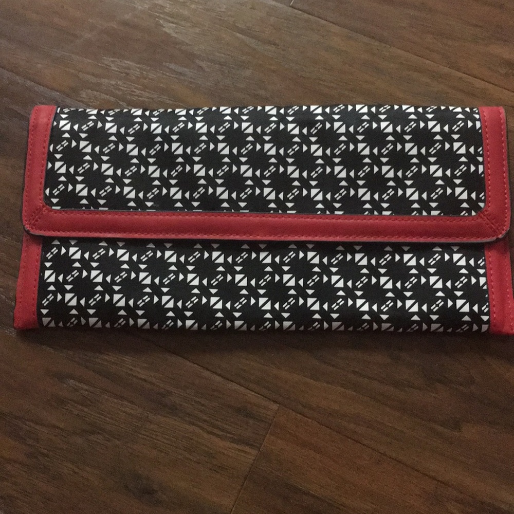 The Limited Clutch